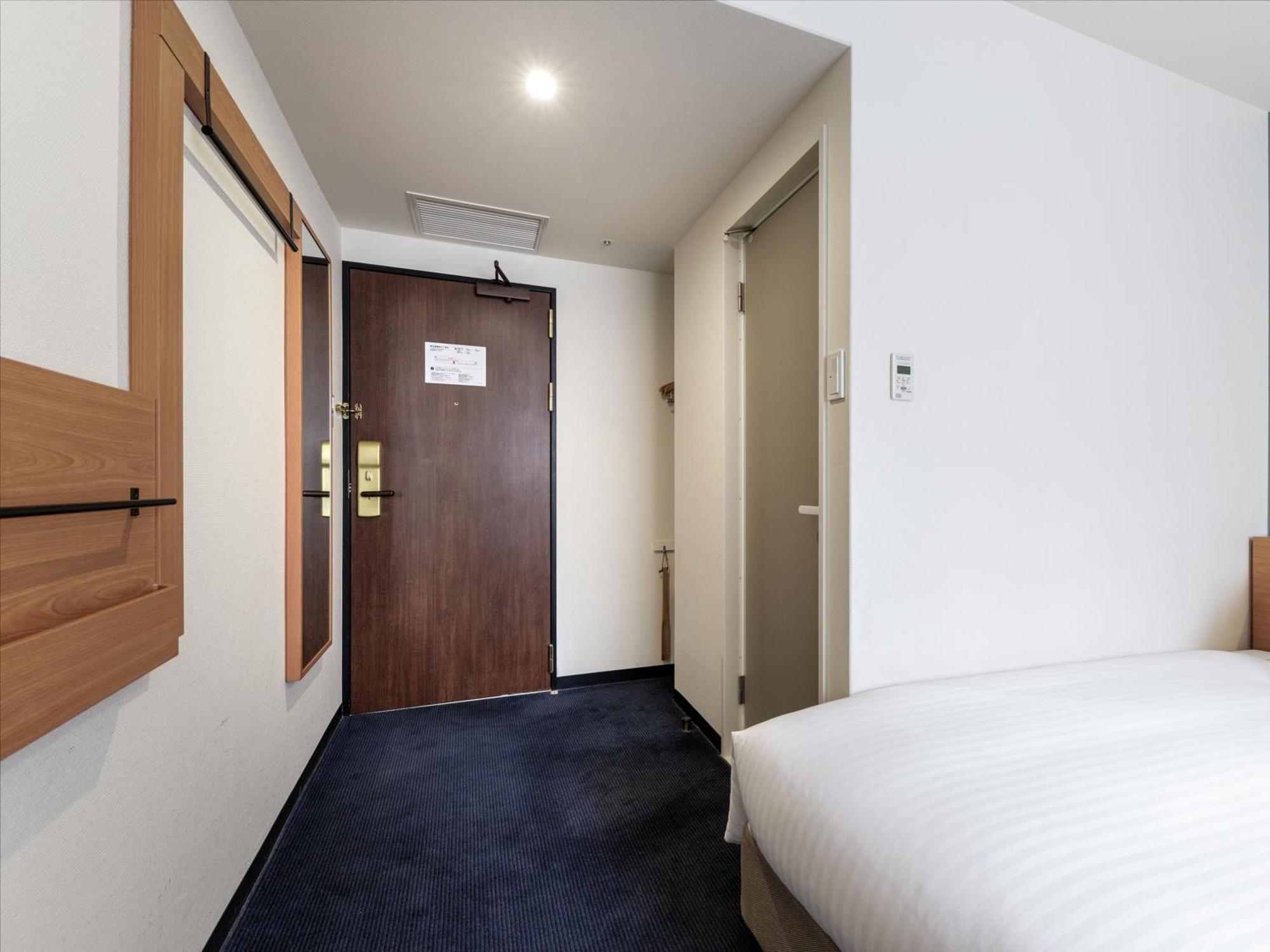Nishitetsu Inn Shinjuku — Photos 1